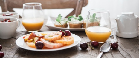 Petit-déjeuner dans un hôtel