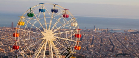 Diabelski młyn Tibidabo i panorama miasta