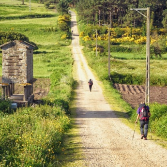 Pielgrzymi na szlaku pielgrzymkowym Camino de Santiago do Fisterra i Muxía