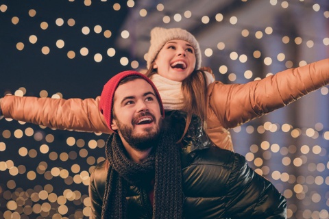 Turistas disfrutando de la navidad