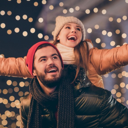 Touristen genießen Weihnachten