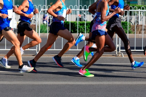 Maratonistas correndo em uma maratona