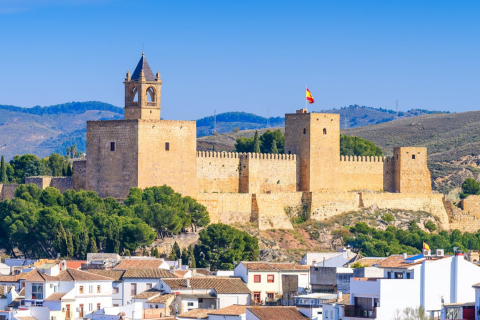 Blick auf die maurische Festung Alcazaba de Antequera in Málaga, Andalusien