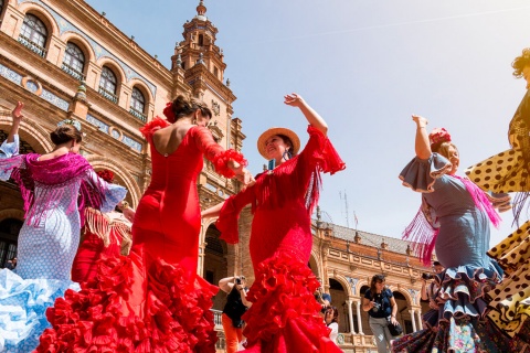 Pferdekutsche auf der Plaza de España in Sevilla