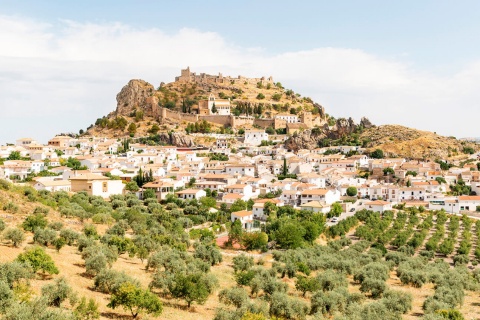 Vista de Moclín (Granada) e de seu castelo árabe