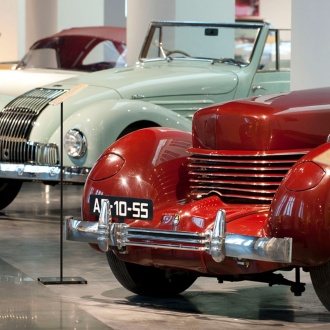 Innenräume des Automobil- und Modemuseums Málaga