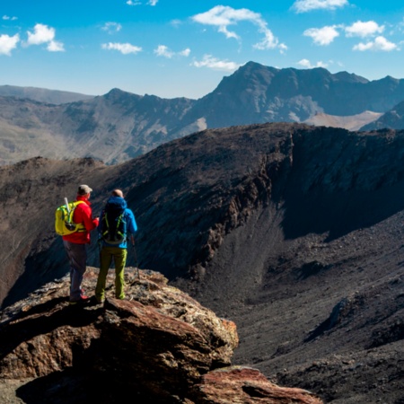 Des randonneurs dans les montagnes de Sierra Nevada à Grenade, Andalousie