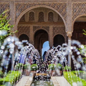 Detalle del Patio del Generalife en La Alhambra de Granada