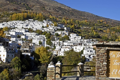 Vue panoramique de Trévelez (province de Grenade, Andalousie)