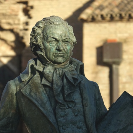 Statua di Francisco de Goya nella Plaza Nuestra Señora del Pilar di Saragozza, Aragona