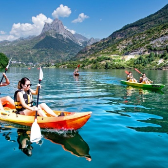 Lanuza reservoir and sports tourism in Sallent de Gállego. Huesca