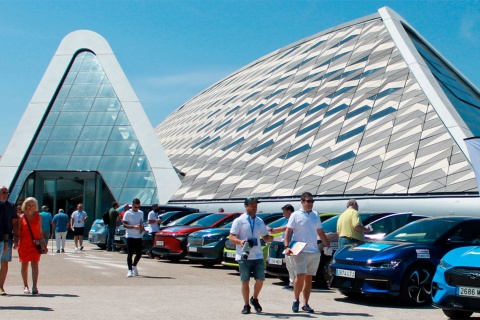 Außenansicht des Stadtmuseums für Mobilität in Zaragoza