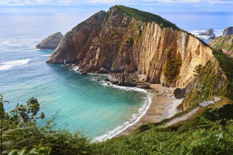 Plaża El Silencio (Cudillero, Asturia), na wybrzeżu Costa Verde