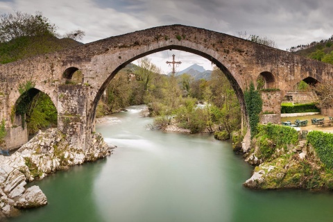 Most Rzymski nad rzeką Sella. Cangas de Onís