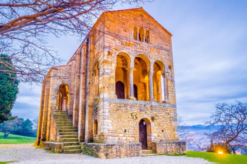 Kościół Santa María del Naranco, Oviedo