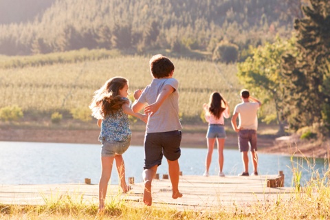 Familia de vacaciones rurales 