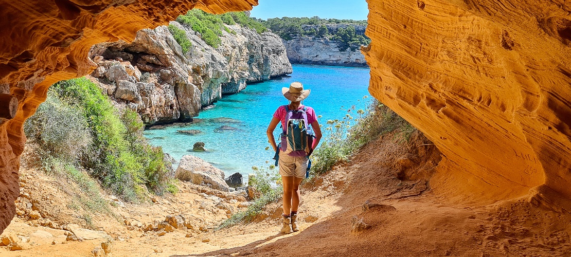 Grotta di sabbia presso Cala des Moro a Maiorca, Isole Baleari