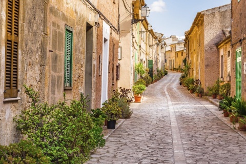 Une rue de Petra à Majorque (îles Baléares)