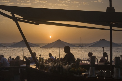 Atardecer en Sant Antoni de Portmany, en la isla de Ibiza (Islas Baleares)