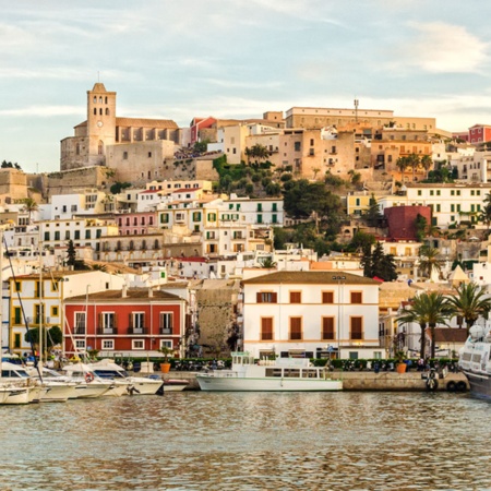 Vue générale de Eivissa (îles Baléares)