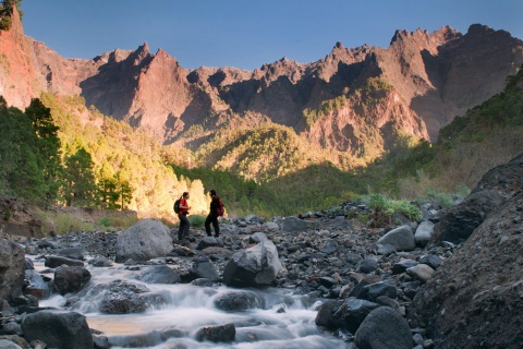 Turisti nel parco nazionale della Caldera de Taburiente nell’isola di La Palma, isole Canarie