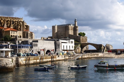 Port w Castro Urdiales (Kantabria)