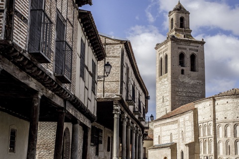 Plaza Mayor i kościół Santa María w Arévalo (Ávila, Kastylia i León)