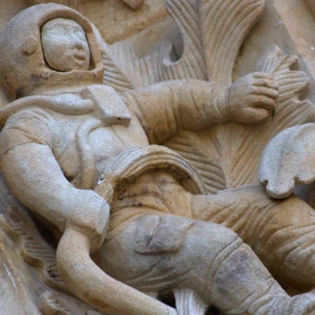 Detalhe do astronauta na fachada da Catedral de Salamanca incluído na restauração de 1992