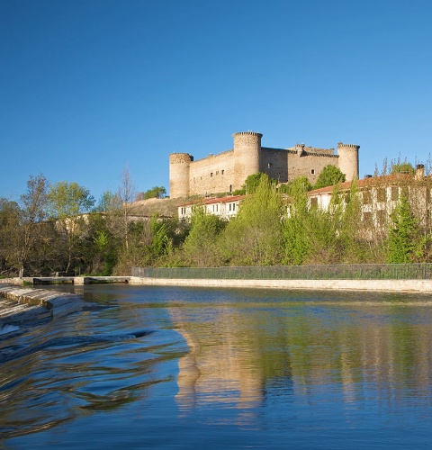 Vista do Castelo de Valdecorneja em El Barco de Ávila