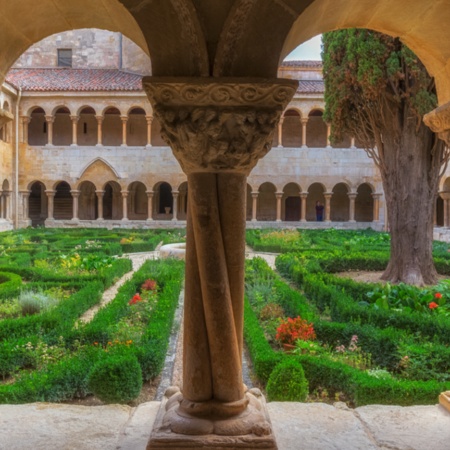 Vista del claustro del Monasterio de Santo Domingo de Silos, Castilla y León