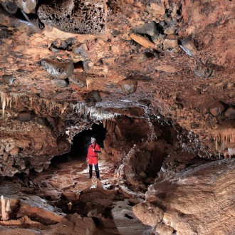 Das Innere der Höhle Fuentemolinos in Puras de Villafranco, Belorado