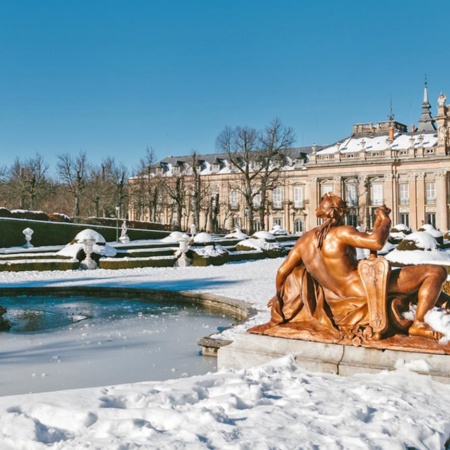 Jardins du palais de La Granja de San Ildefonso sous la neige. Ségovie