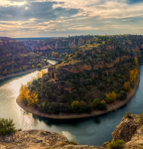 Panorama Obszaru Chronionego Krajobrazu Hoces del Río Duratón. Segowia