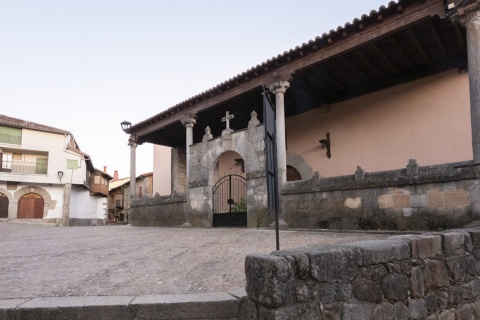 Igreja de Santiago e San Ginés de Arlés, em Miranda del Castañar (Salamanca, Castilla y León)