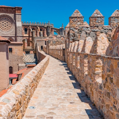 Rampa de la muralla de Ávila para discapacitados