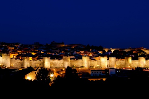 Muralhas de Ávila à noite