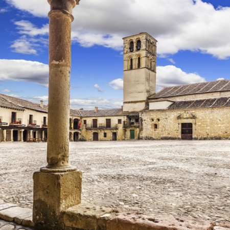 Plaza Mayor w Pedrazie, Segowia (Kastylia-León)