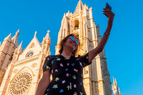 Tourist in Leon Cathedral.