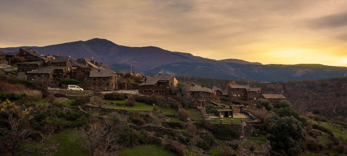 Blick auf das Dorf Roblelacasa in Guadalajara, Kastilien-La Mancha