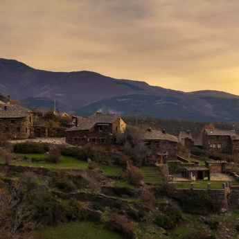 Blick auf das Dorf Roblelacasa in Guadalajara, Kastilien-La Mancha