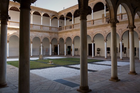 Cloître du couvent de Calatrava. Almagro