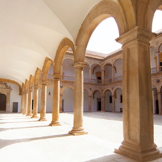 Patio del Hospital de Tavera (Hospital de San Juan Bautista)