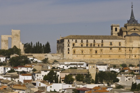 "Das Kloster Santiago de Uclés über Uclés in Cuenca (Kastilien-La Mancha) "