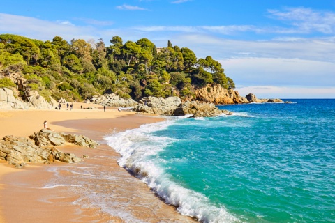 Veduta della spiaggia di Sa Boadella di Lloret de Mar, Girona, Catalogna