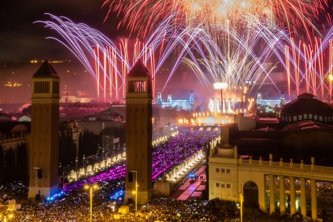 Vistas de Barcelona con fuegos artificiales