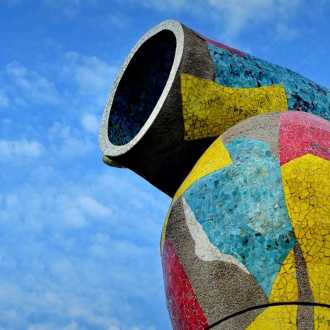 Detalhe da escultura ‘Mulher e pássaro’ no Parque Joan Miró