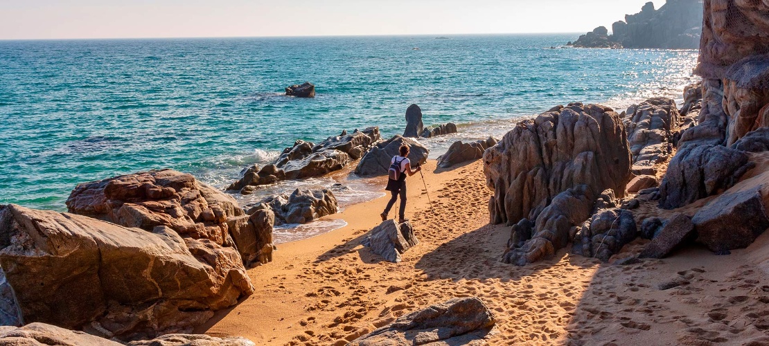 Escursionista a Platja d´Aro. Costa Brava, Girona