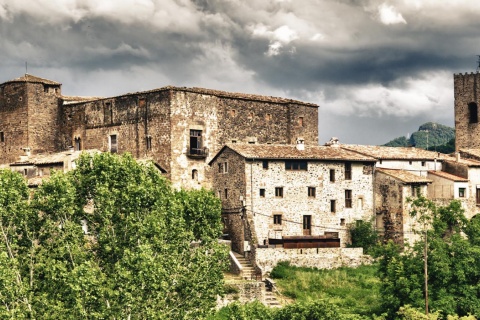 Vue panoramique de Santa Pau, dans la province de Gérone (Catalogne)