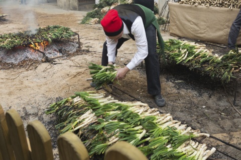 Immagine di una tipica calçotada a Valls (Tarragona, Catalogna)