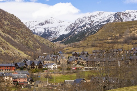 Vue panoramique de Vielha (province de Lleida, Catalogne)